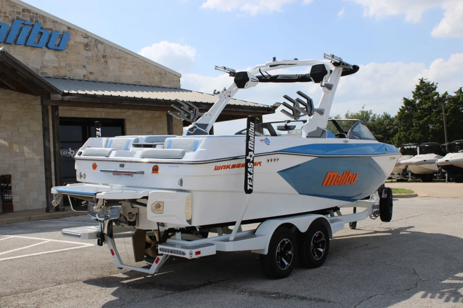 2026 Malibu 23 LSV