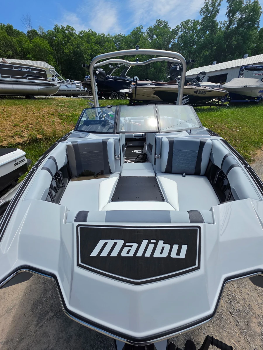 2026-malibu-wakesetter-22-mxz-141592-image2