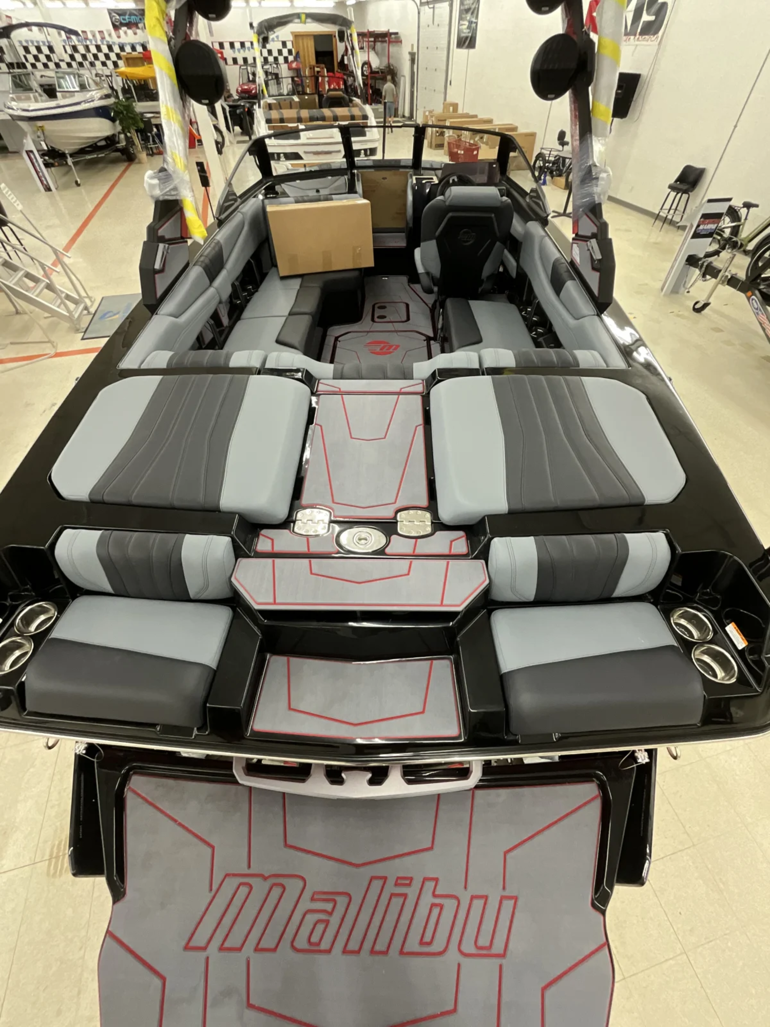 2026 MALIBU 22 LSV Wakesetter Diamond Hull