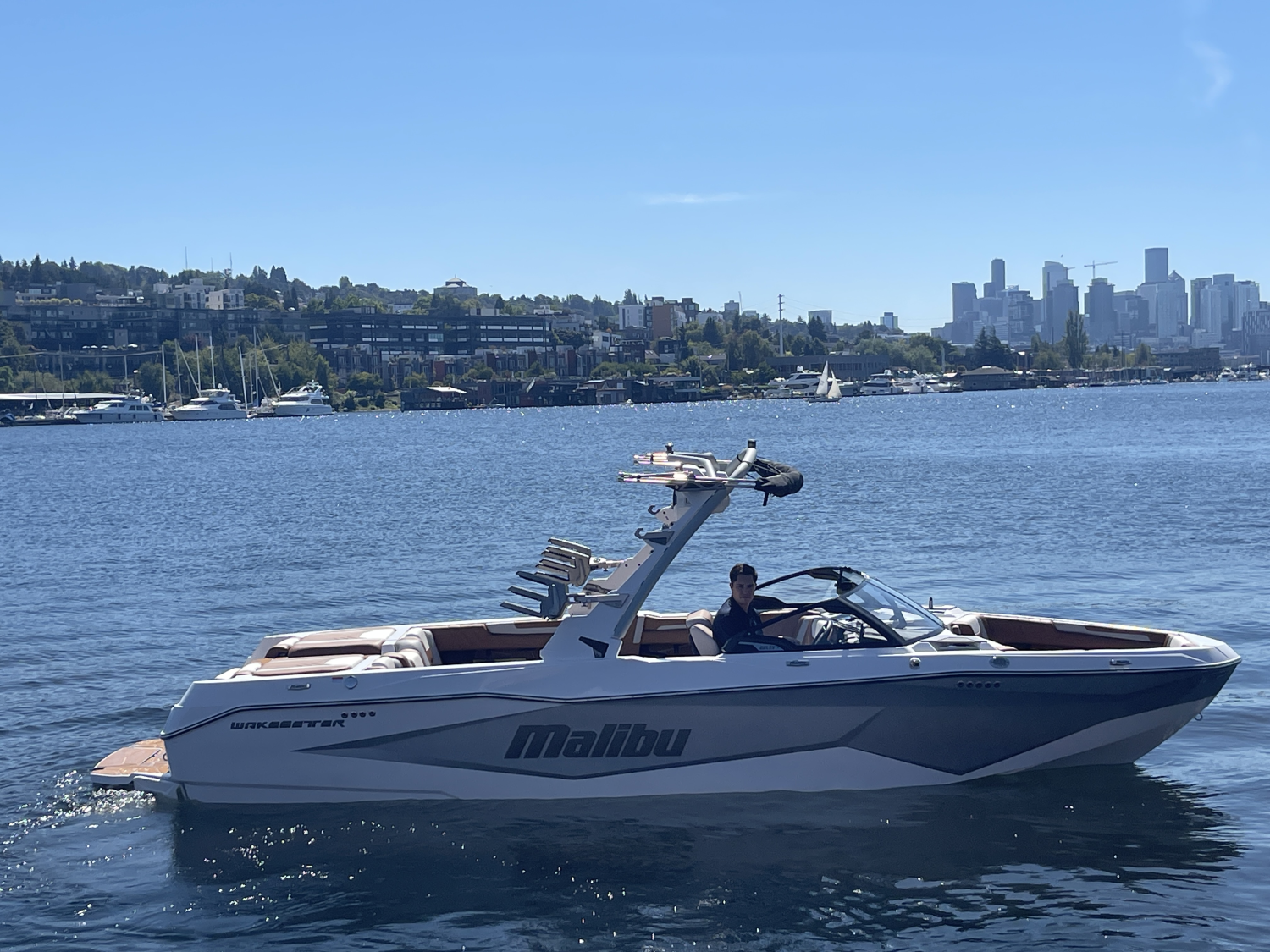 2025 Malibu 25 LSV