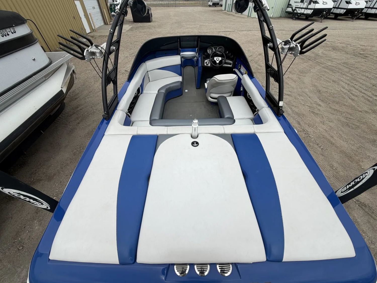 2012 MOOMBA OUTBACK V