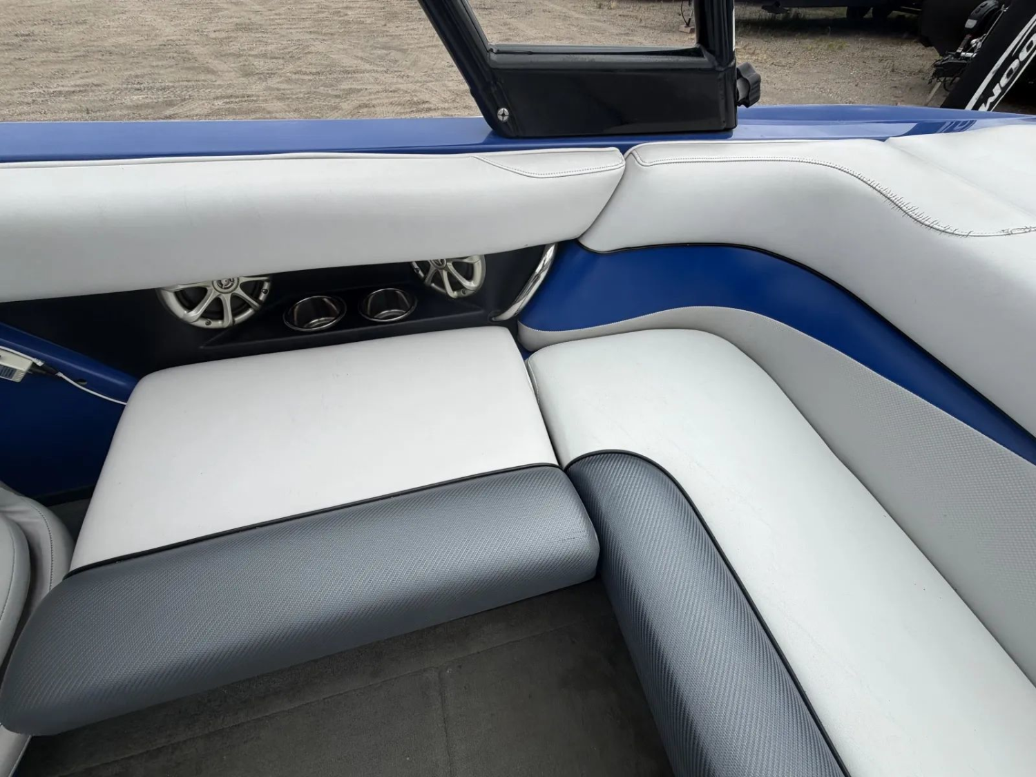 2012 MOOMBA OUTBACK V