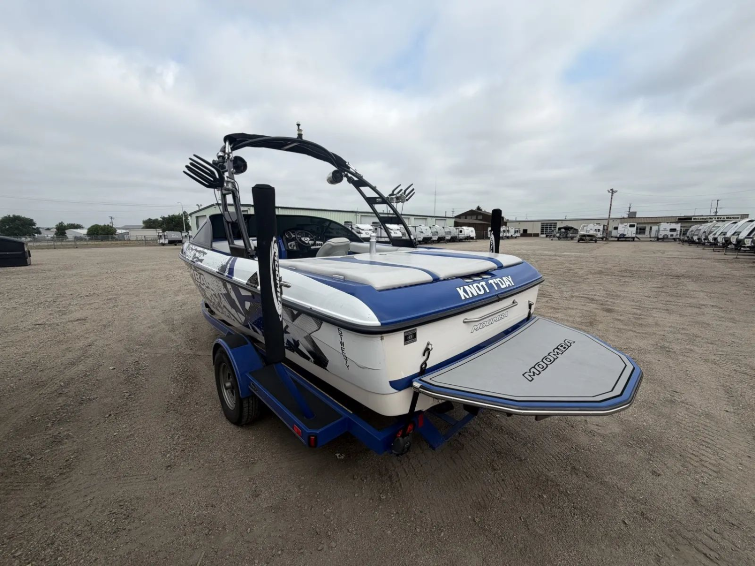 2012 MOOMBA OUTBACK V