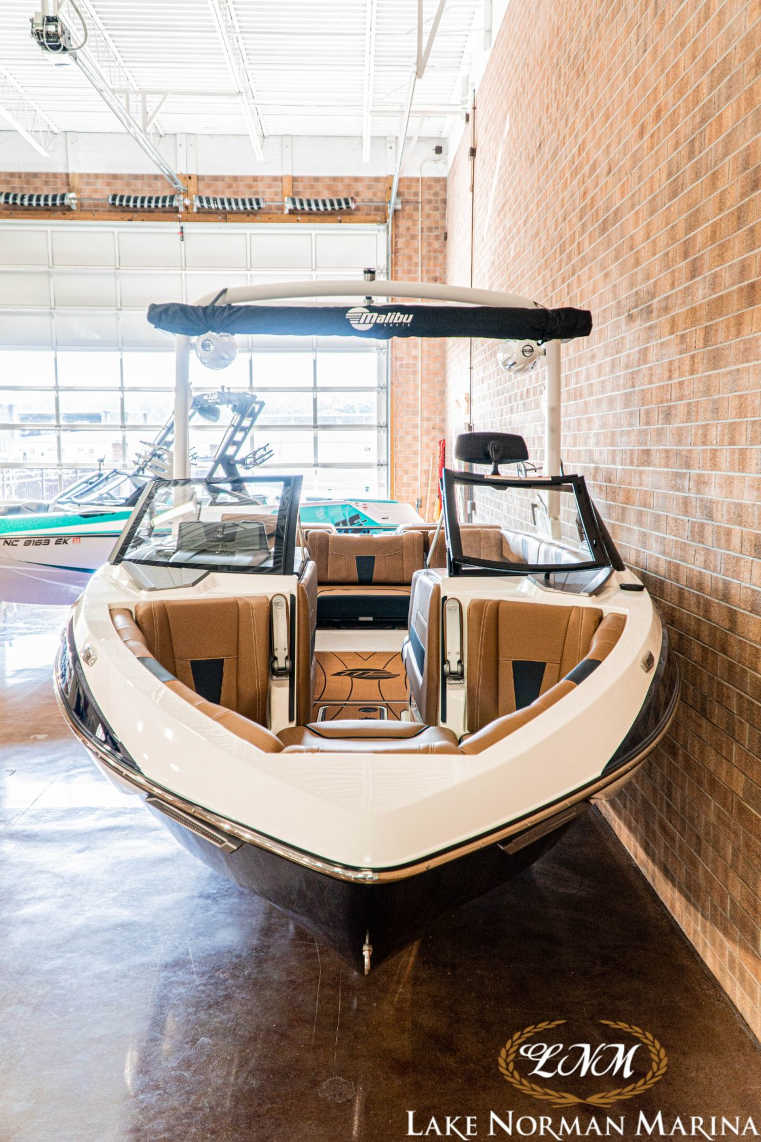 2021 Malibu 23 LSV