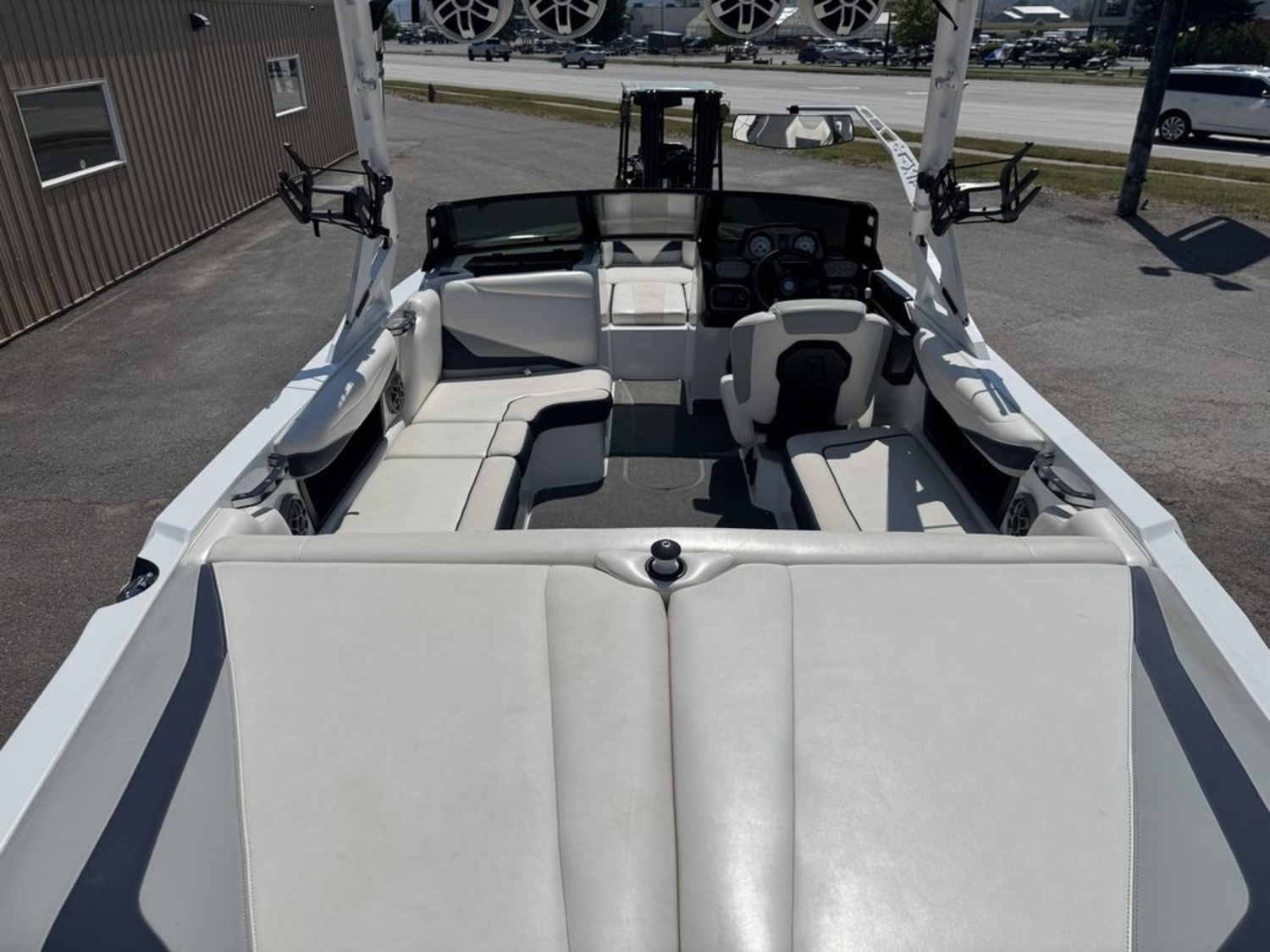 2019 Axis Wake Research T22