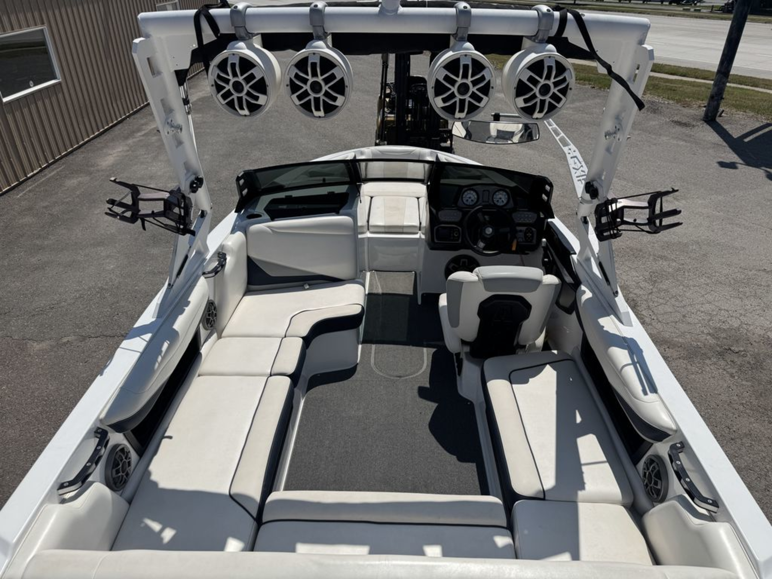 2019 Axis Wake Research T22