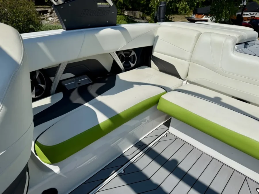 2017-malibu-wakesetter-22-mxz-142250-image6.webp