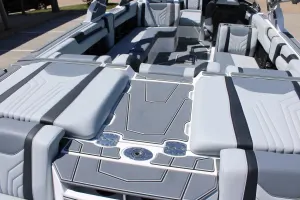 2026 Malibu 25 LSV Icon