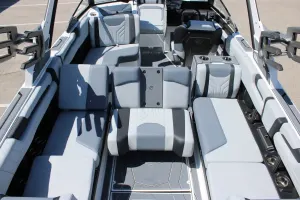 2026 Malibu 25 LSV Icon