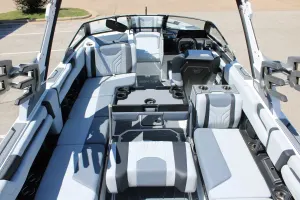 2026 Malibu 25 LSV Icon