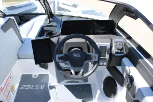 2026 Malibu 25 LSV Icon