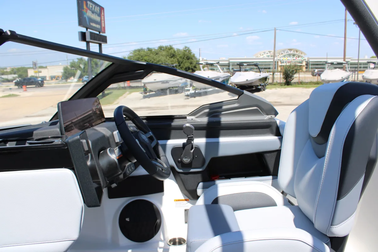 2026 Malibu 25 LSV