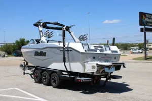 2026 Malibu 25 LSV Icon