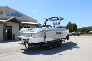 2026 Malibu 25 LSV Icon