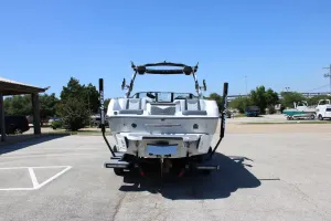 2026 Malibu 25 LSV Icon