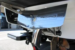 2026 Malibu 25 LSV Icon