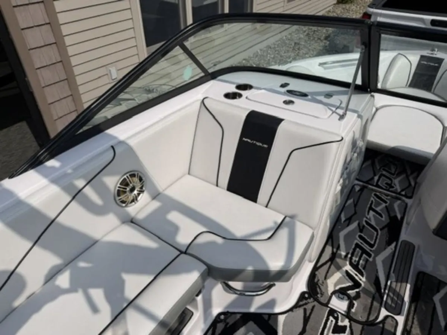 2011 Nautique Super Air 210