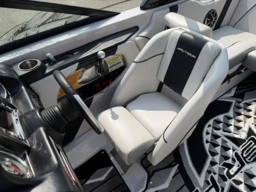 2011-nautique-super-air-nautique-210-142306-image7.webp