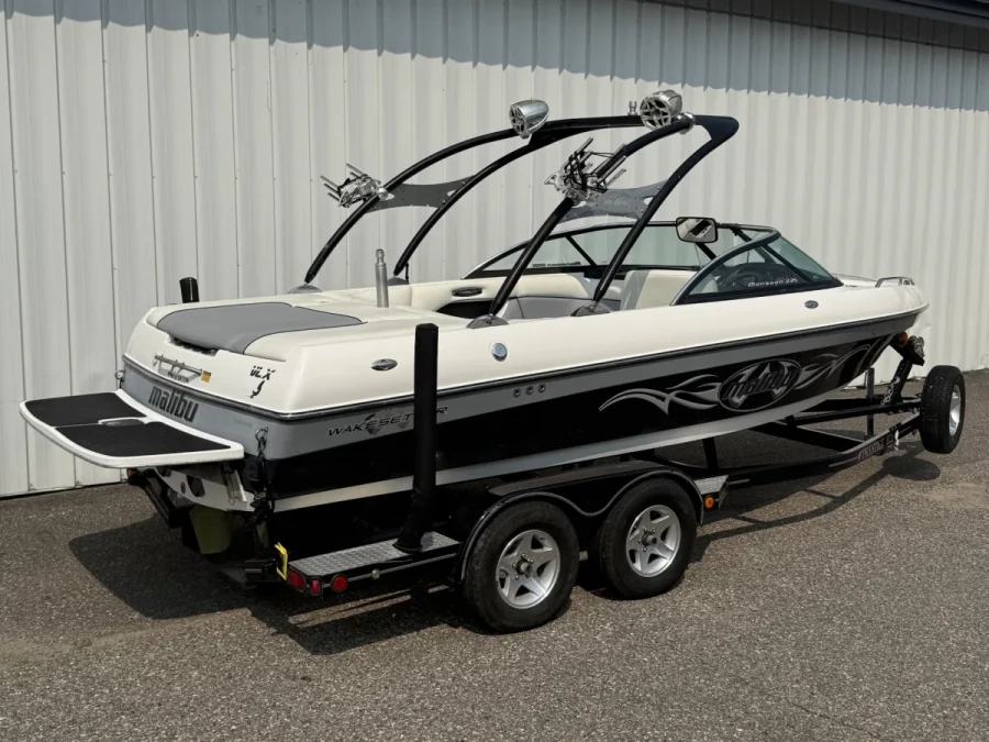 2003-malibu-wakesetter-vlx-142320-image1.webp