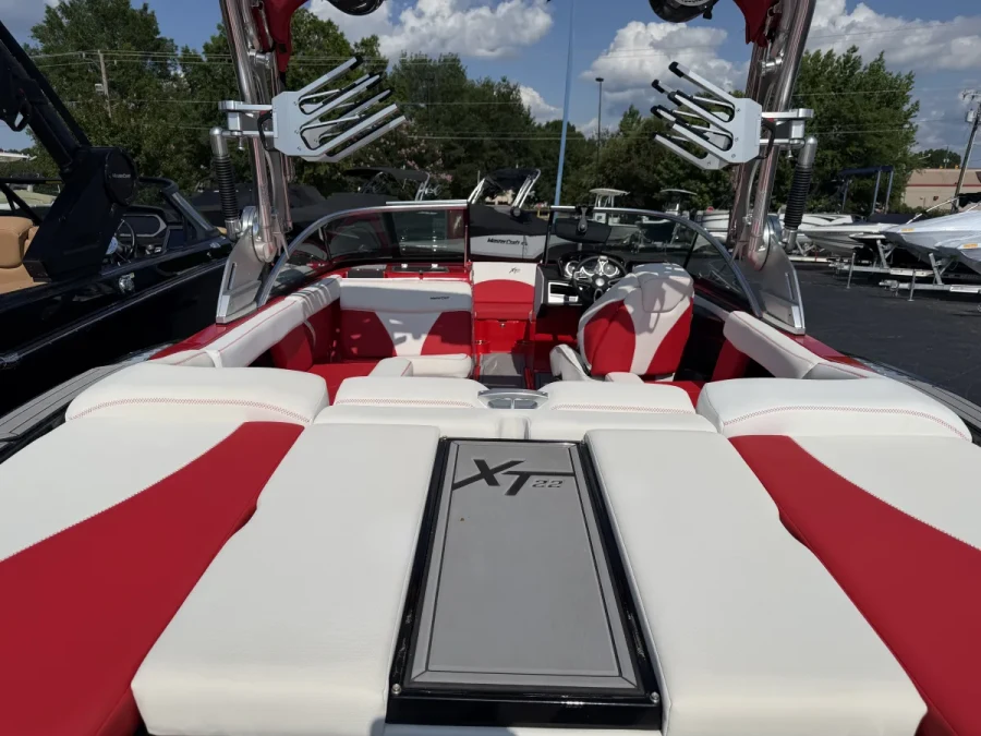 2021-mastercraft-xt22-142324-image3.webp