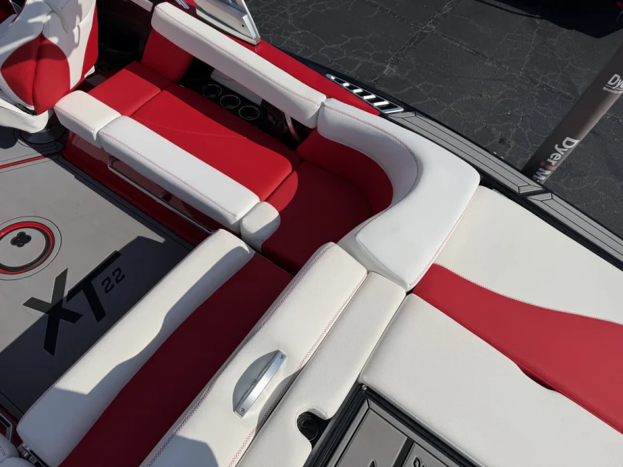 2021-mastercraft-xt22-142324-image6.webp