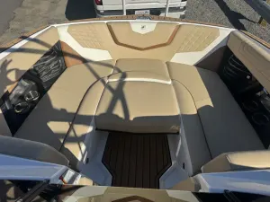 2022-nautique-g23-142328-image14.webp