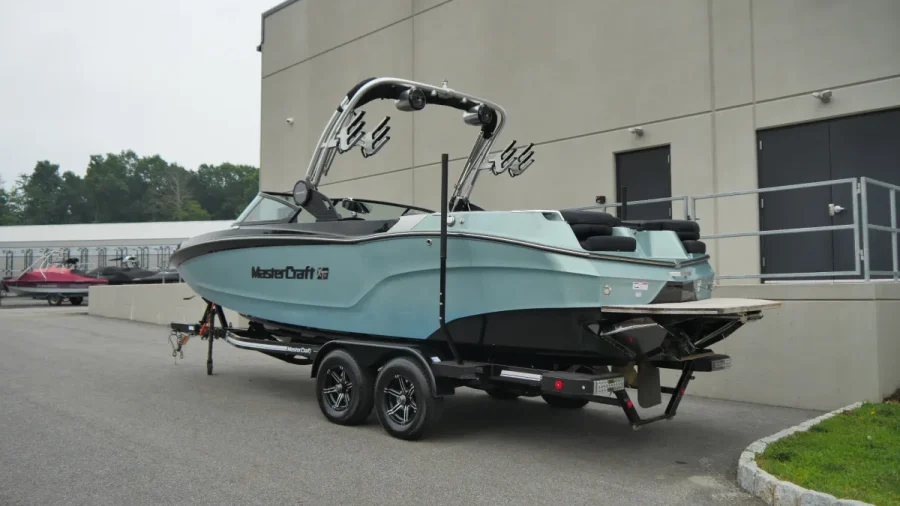 2022-mastercraft-xt24-142330-image2.webp
