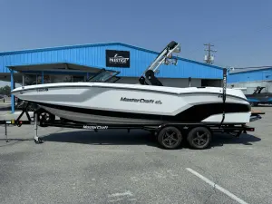 2021-mastercraft-nxt24-142356-image1