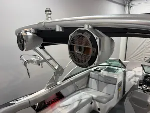 2018-mastercraft-xt22-142364-image18