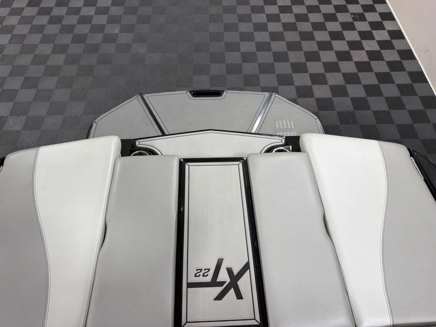 2018-mastercraft-xt22-142364-image19