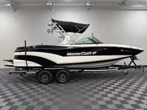 2018-mastercraft-xt22-142364-image1