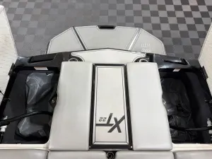2018-mastercraft-xt22-142364-image20