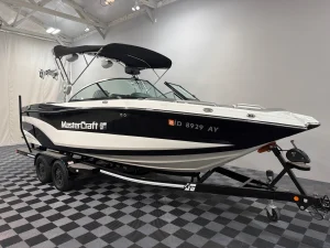 2018-mastercraft-xt22-142364-image2