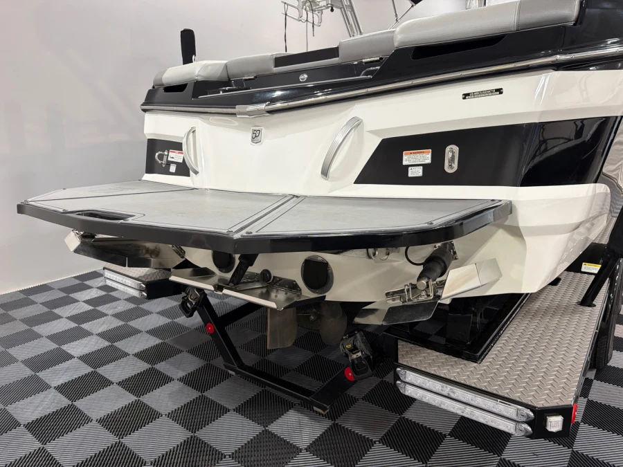 2018-mastercraft-xt22-142364-image5