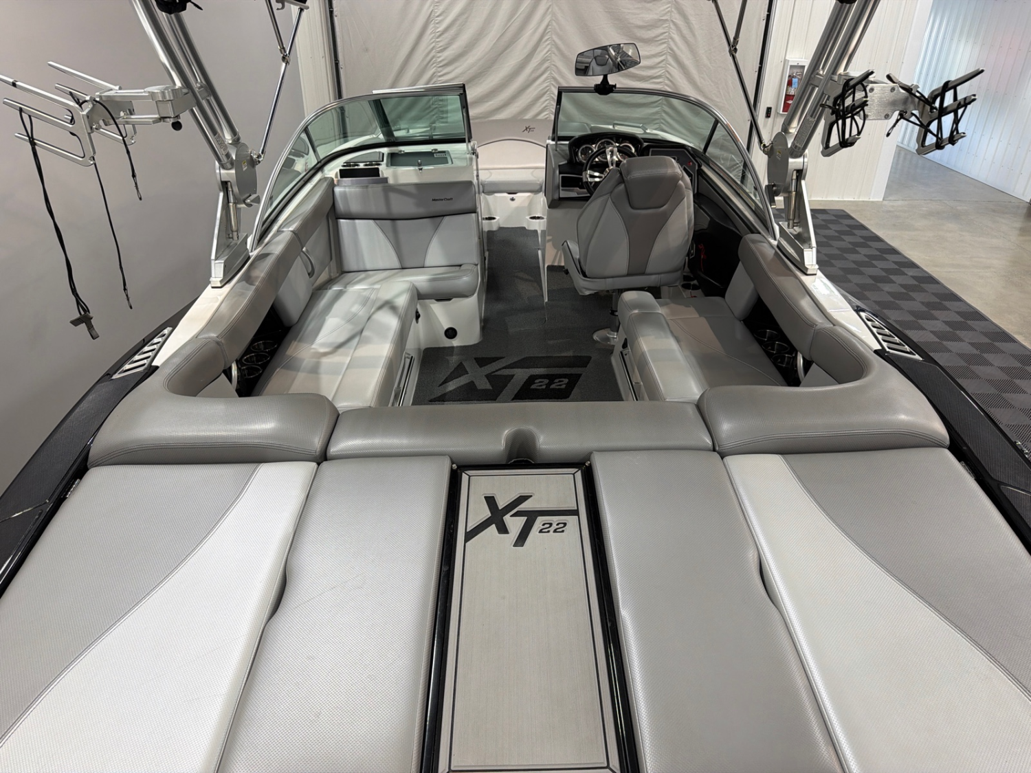2018 MasterCraft XT22