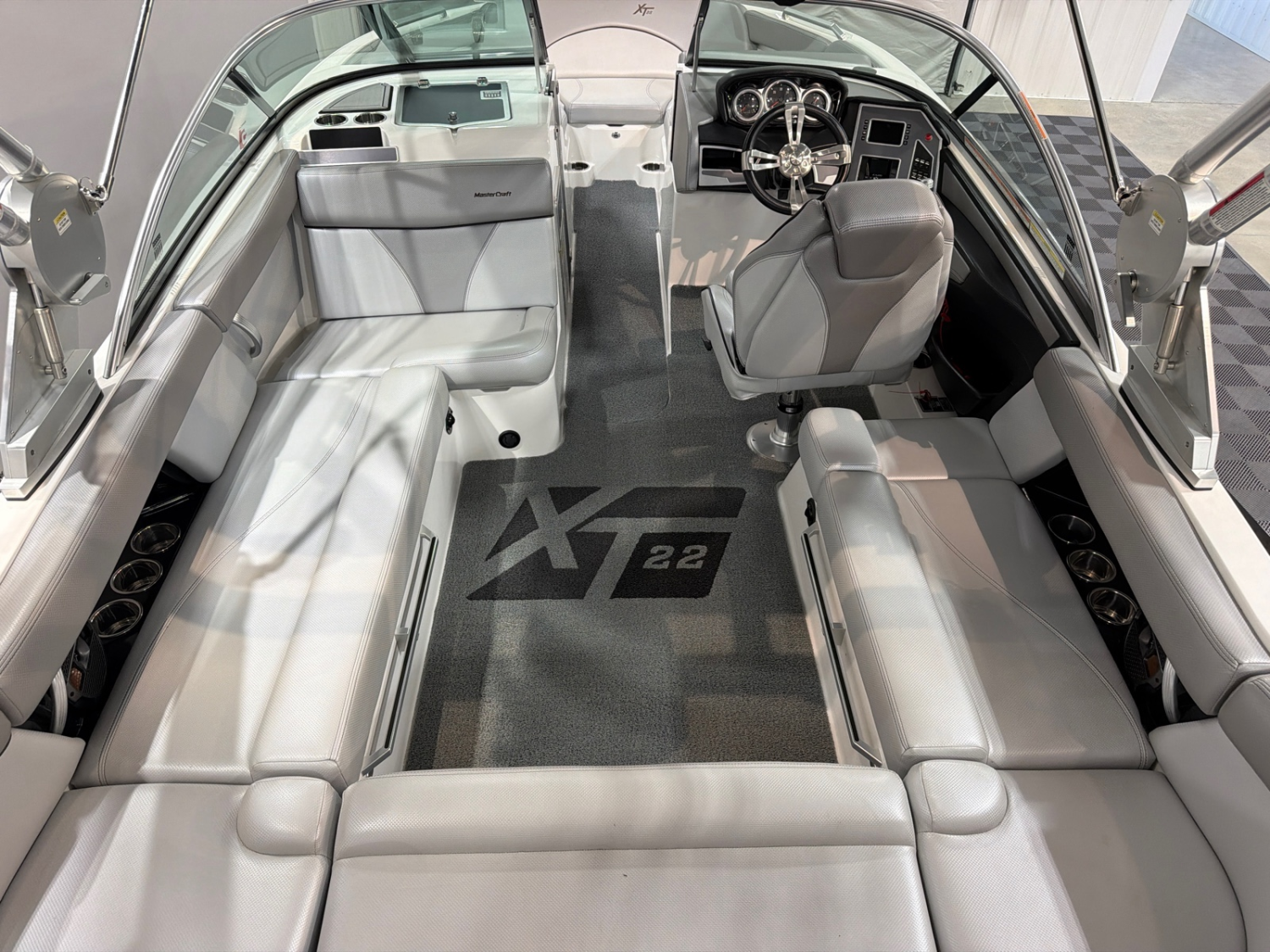 2018 MasterCraft XT22