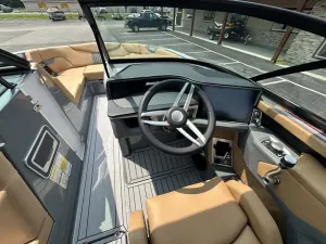 2027-mastercraft-xt24-142408-image2.webp