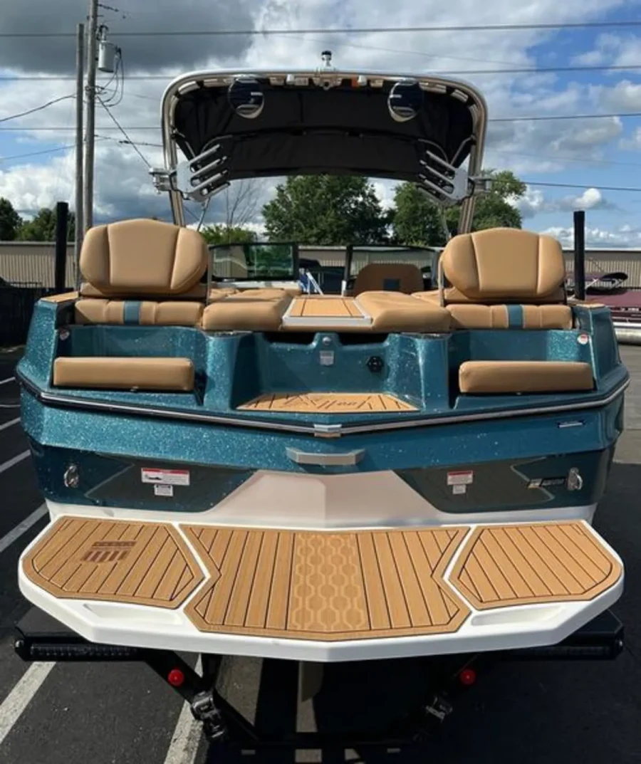 2027-mastercraft-xt22-142409-image1.webp
