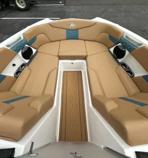 2027-mastercraft-xt22-142409-image3.webp