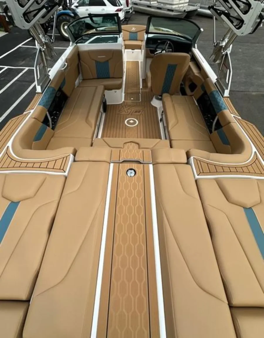 2027-mastercraft-xt22-142409-image4.webp