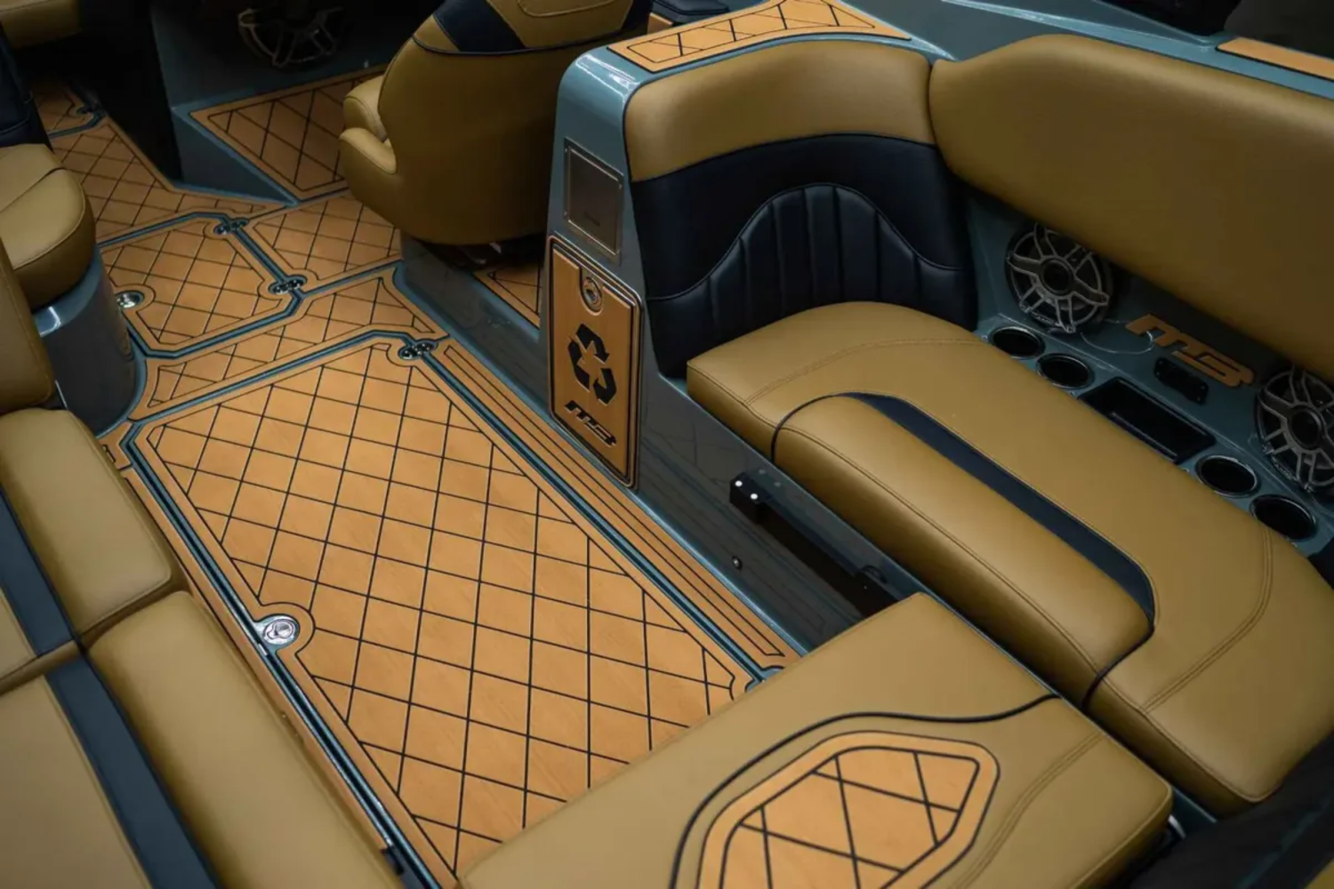 2025 MB B52 25' 