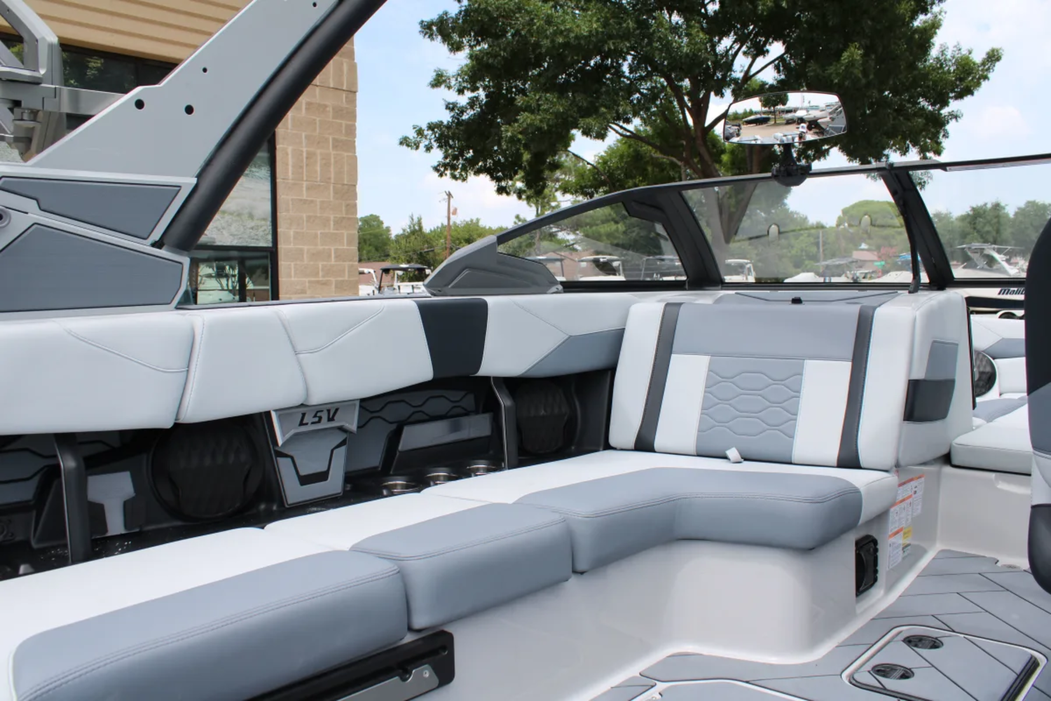 2026 Malibu 23 LSV