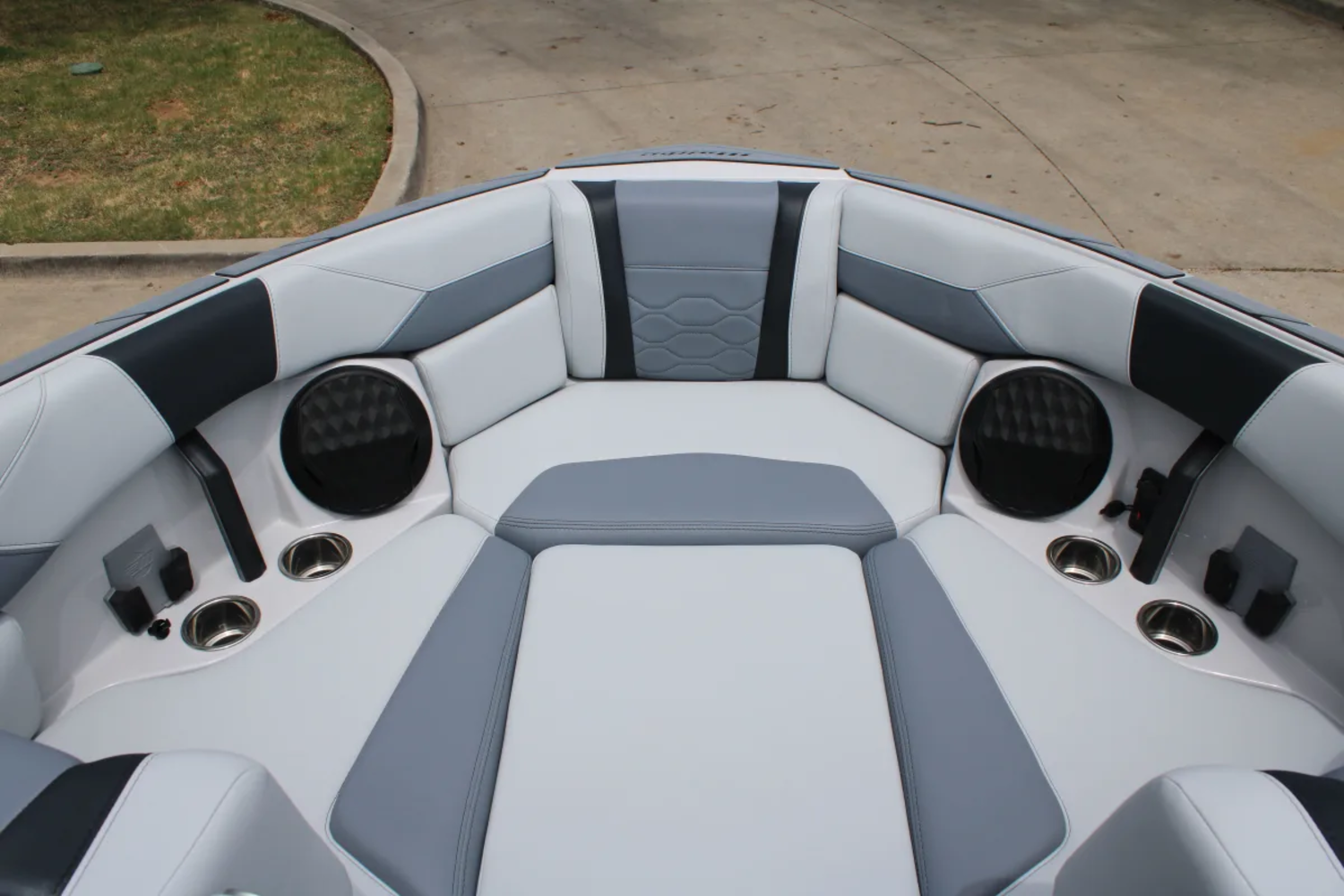 2026 Malibu 23 LSV