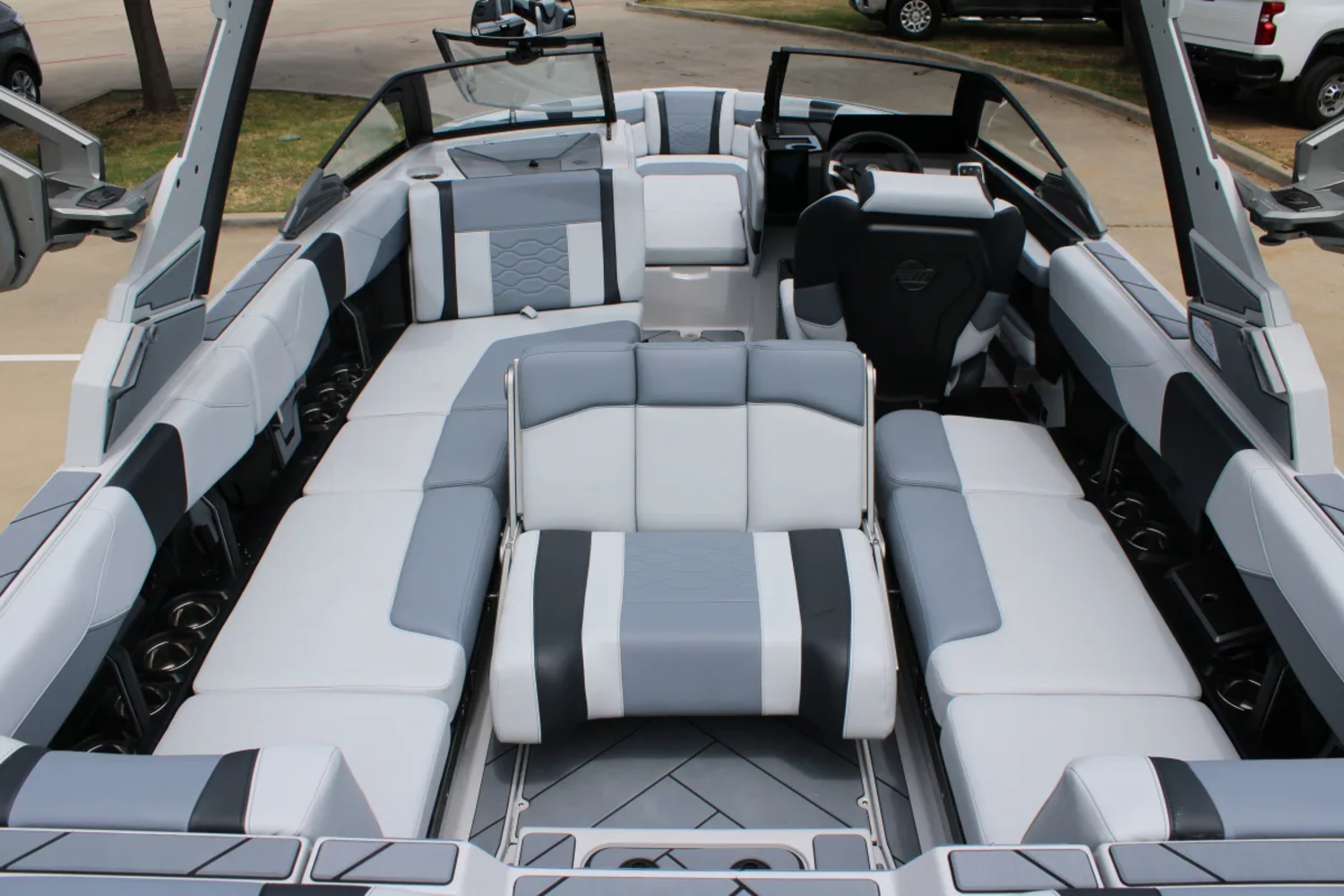 2026 Malibu 23 LSV