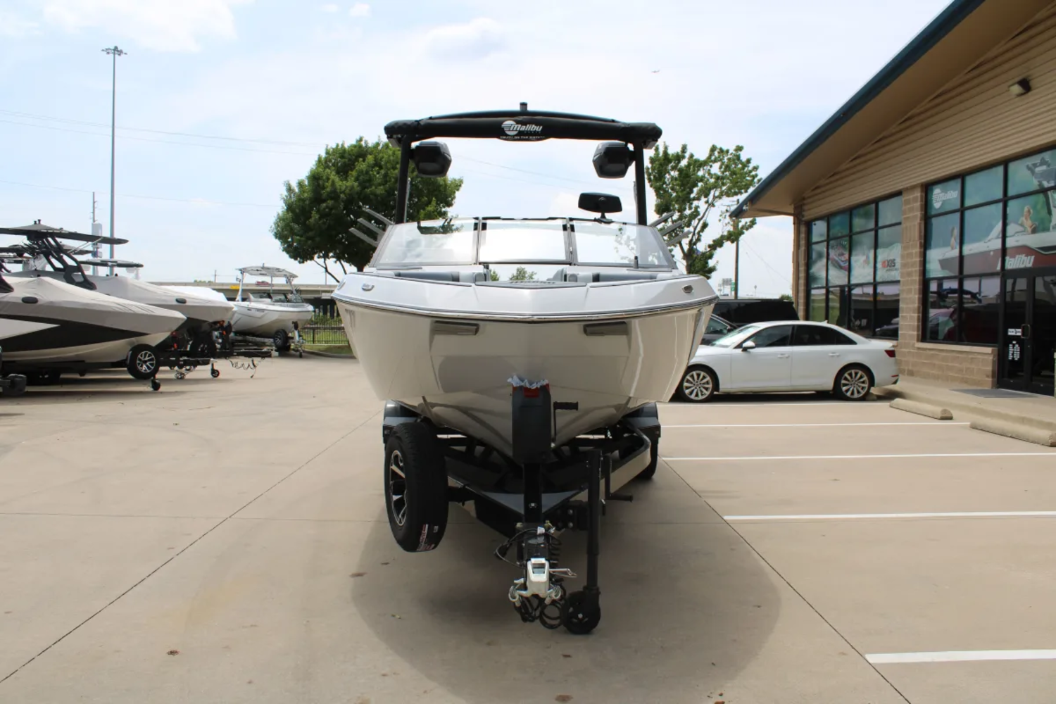 2026 Malibu 23 LSV