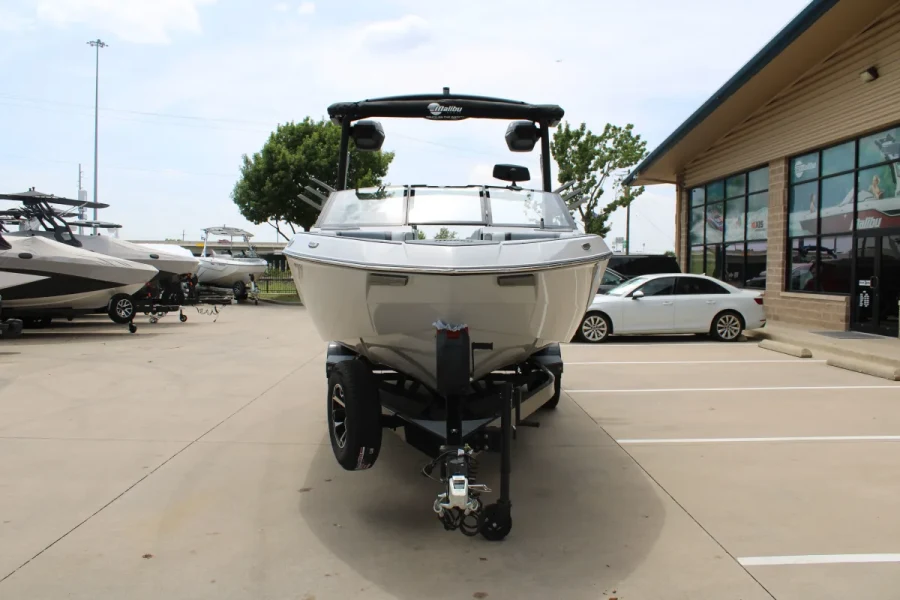2026-malibu-wakesetter-23-lsv-142427-image2.webp