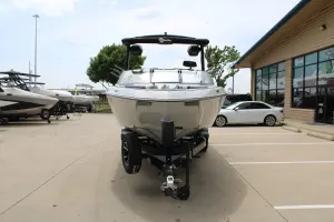 2026-malibu-wakesetter-23-lsv-142427-image2.webp