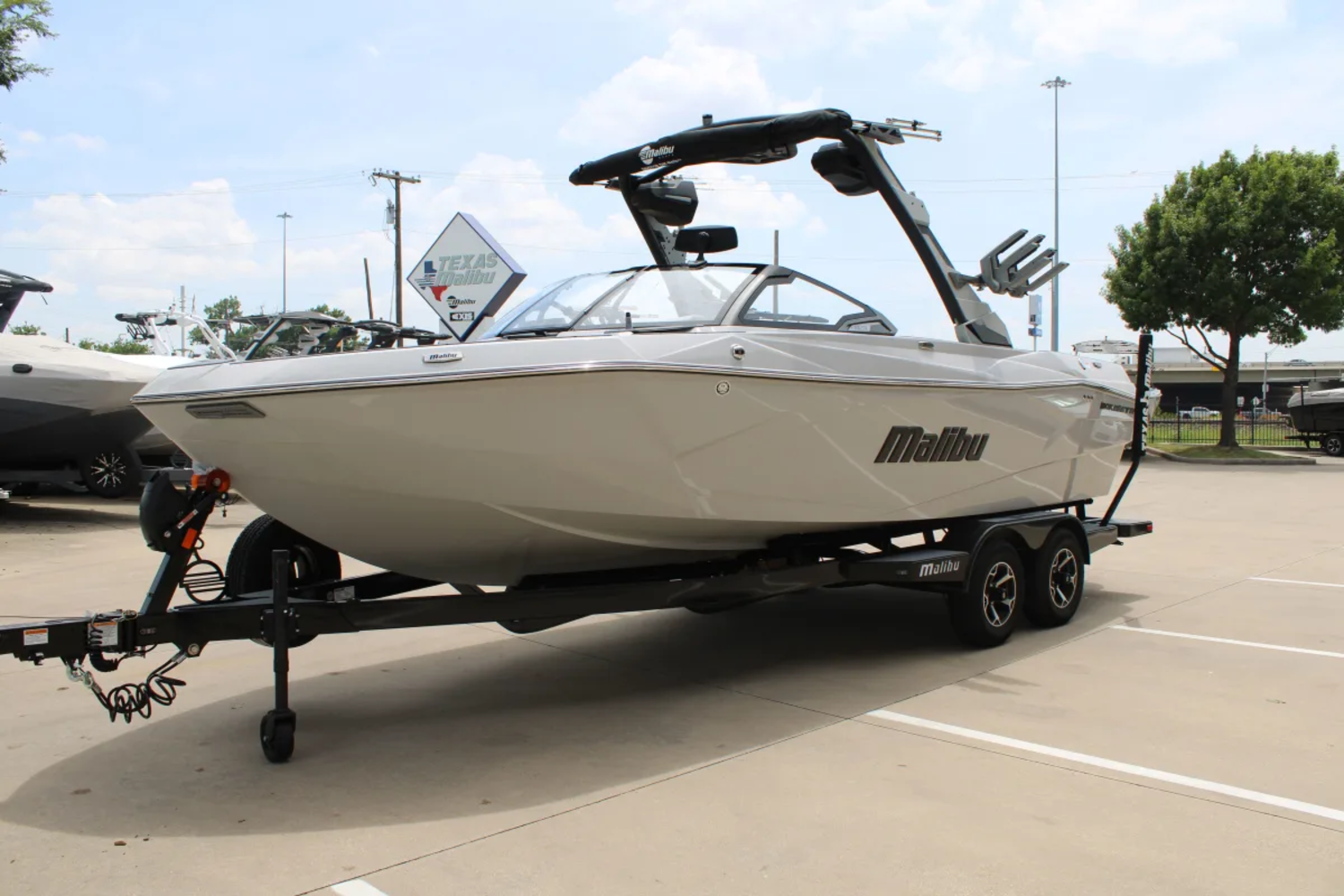 2026 Malibu 23 LSV