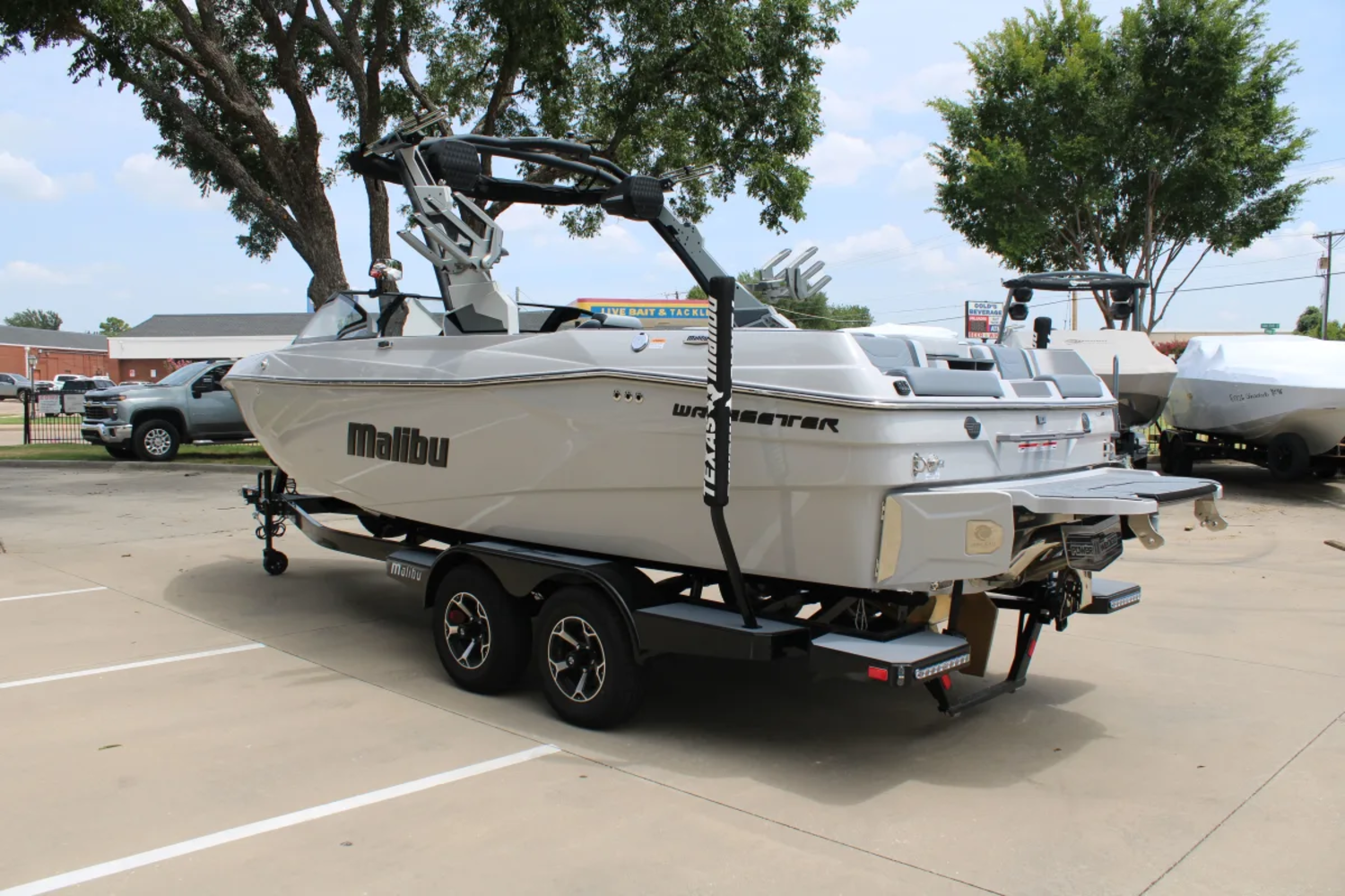 2026 Malibu 23 LSV