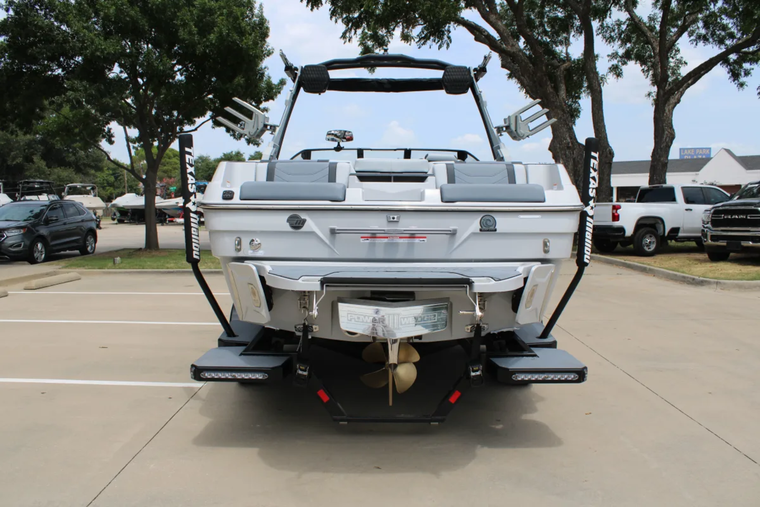 2026 Malibu 23 LSV